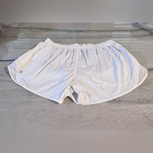 Lululemon Hotty Hot Short II *Long 4" - Picture 5 of 11